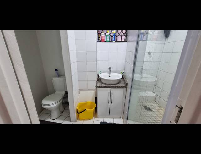 2 BEDROOM FLAT TO LET IN ESSENWOOD